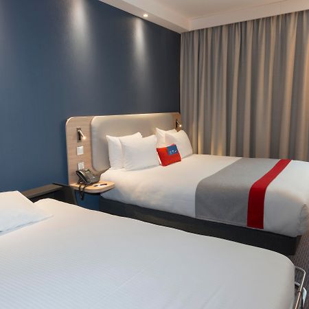 Holiday Inn Express Paris - Velizy By Ihg Exterior photo