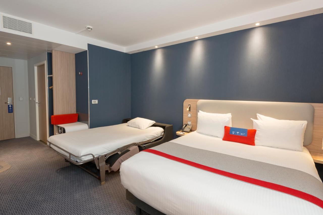 Holiday Inn Express Paris - Velizy By Ihg Exterior photo