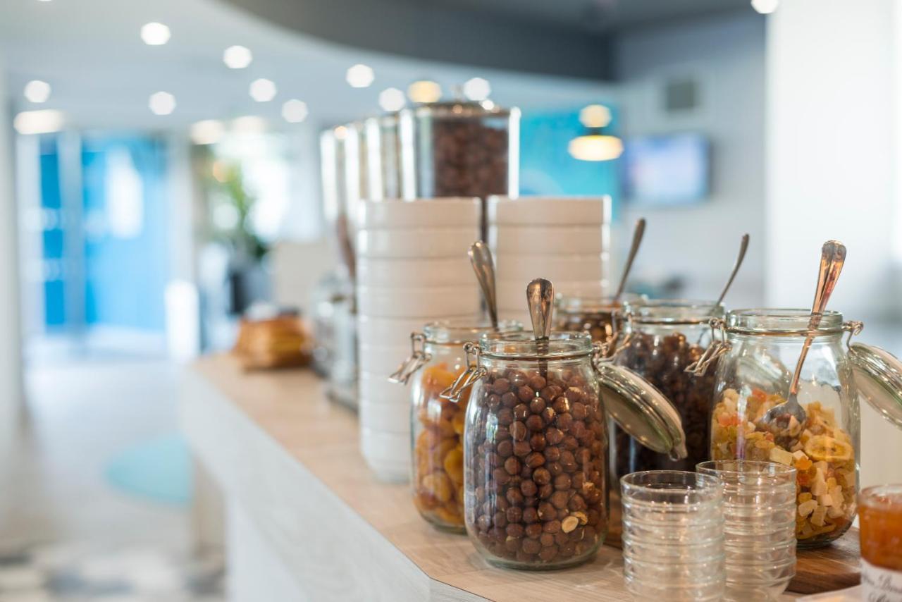 Holiday Inn Express Paris - Velizy By Ihg Exterior photo