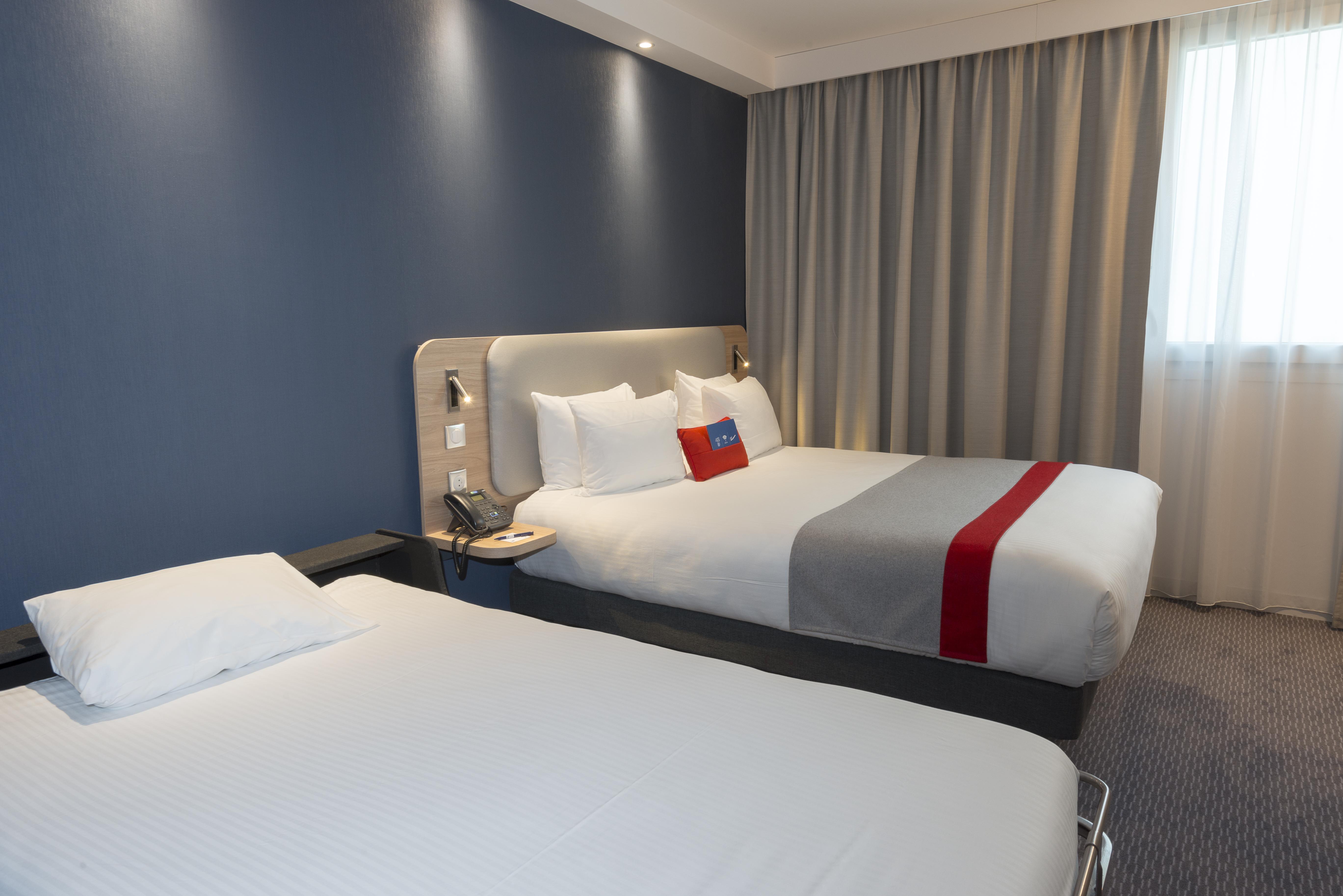 Holiday Inn Express Paris - Velizy By Ihg Exterior photo