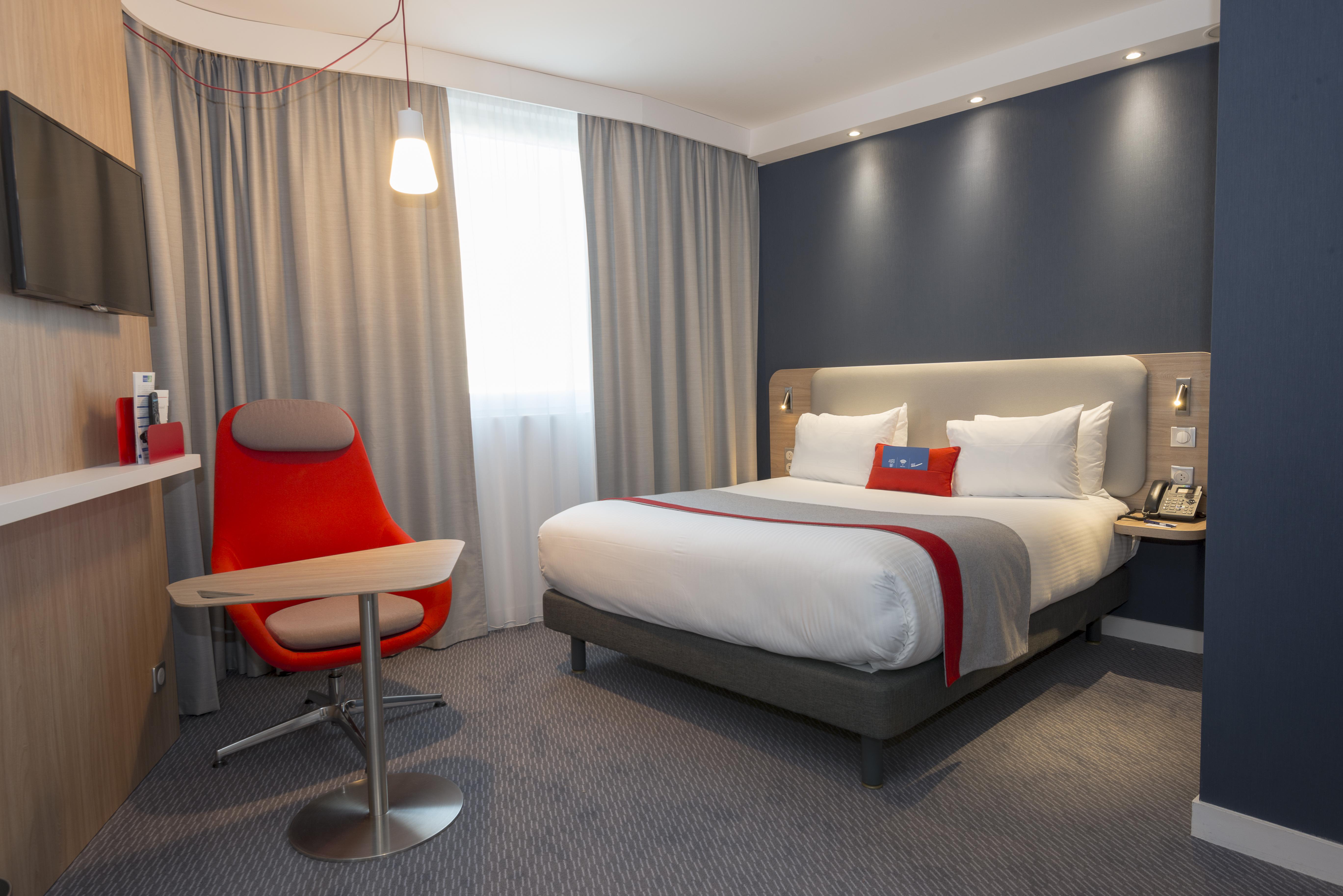 Holiday Inn Express Paris - Velizy By Ihg Exterior photo