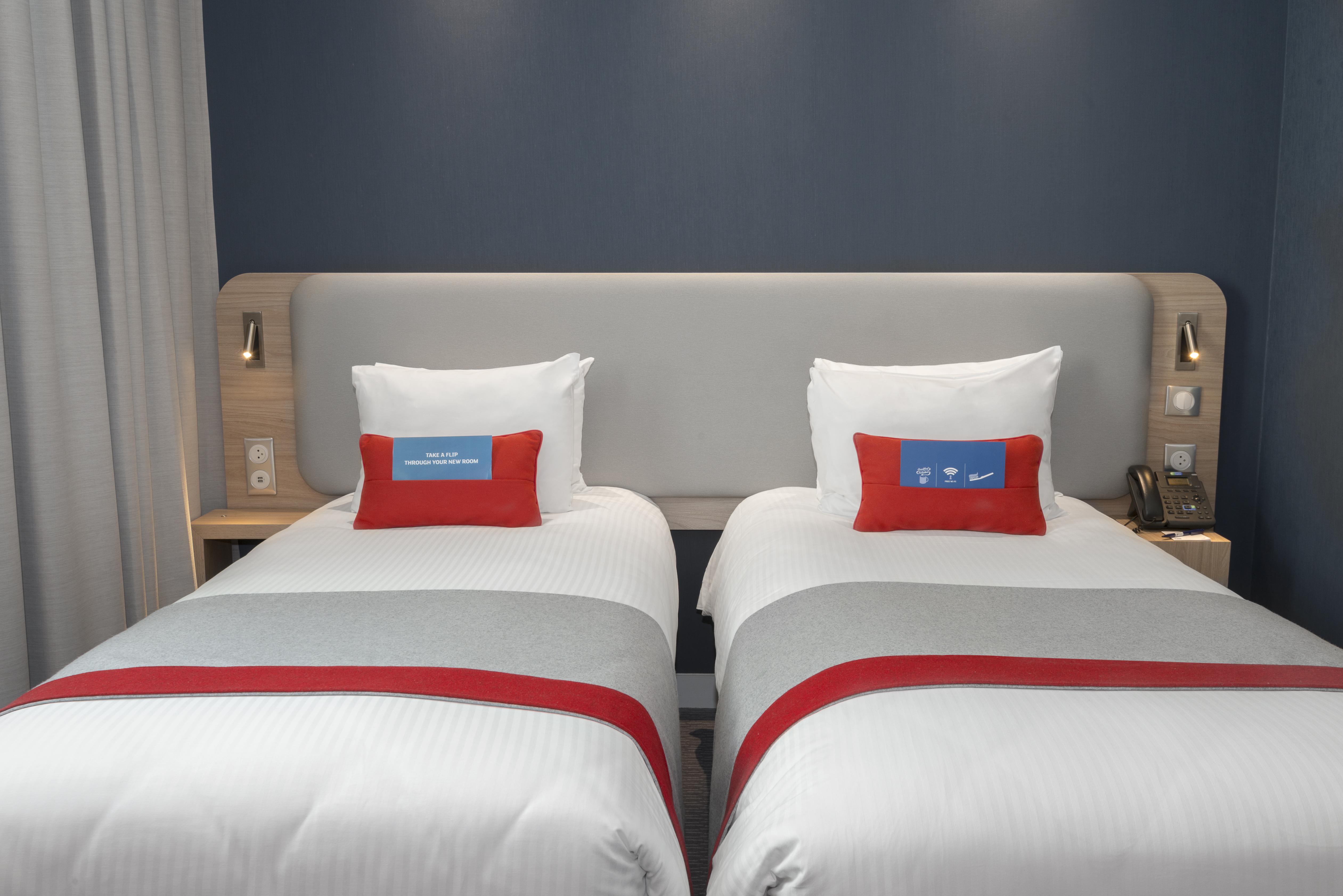 Holiday Inn Express Paris - Velizy By Ihg Exterior photo