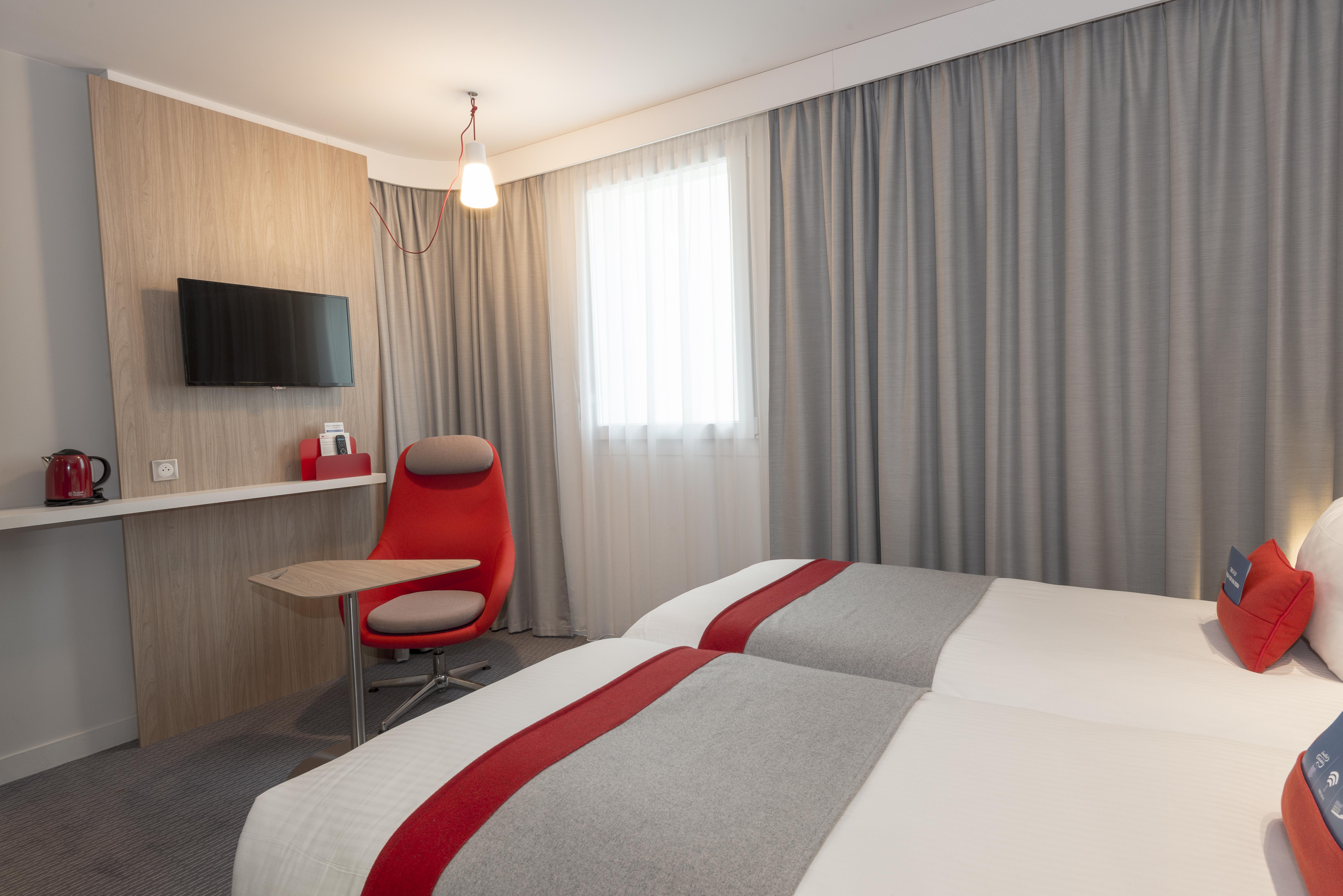 Holiday Inn Express Paris - Velizy By Ihg Exterior photo
