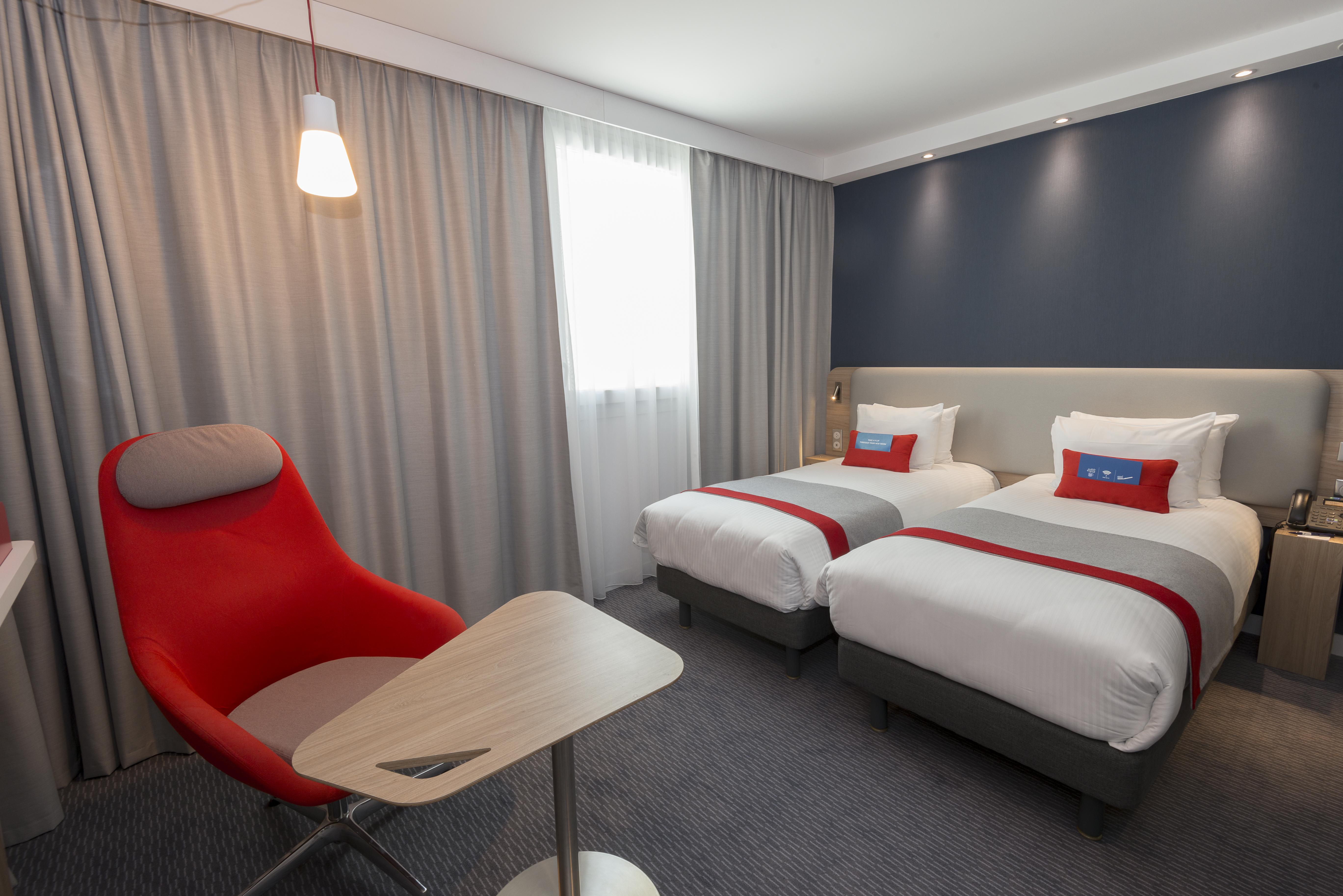 Holiday Inn Express Paris - Velizy By Ihg Exterior photo
