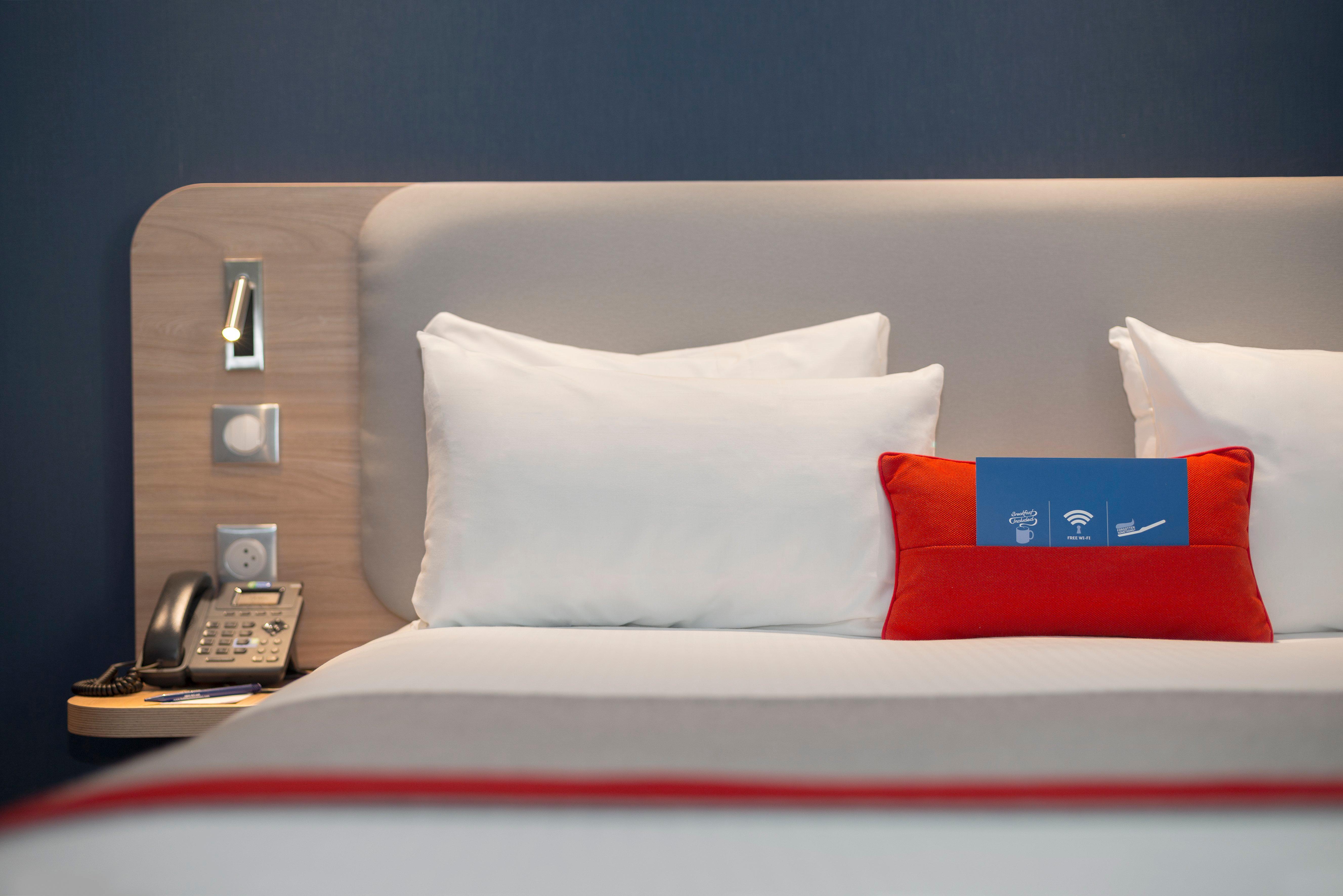 Holiday Inn Express Paris - Velizy By Ihg Exterior photo
