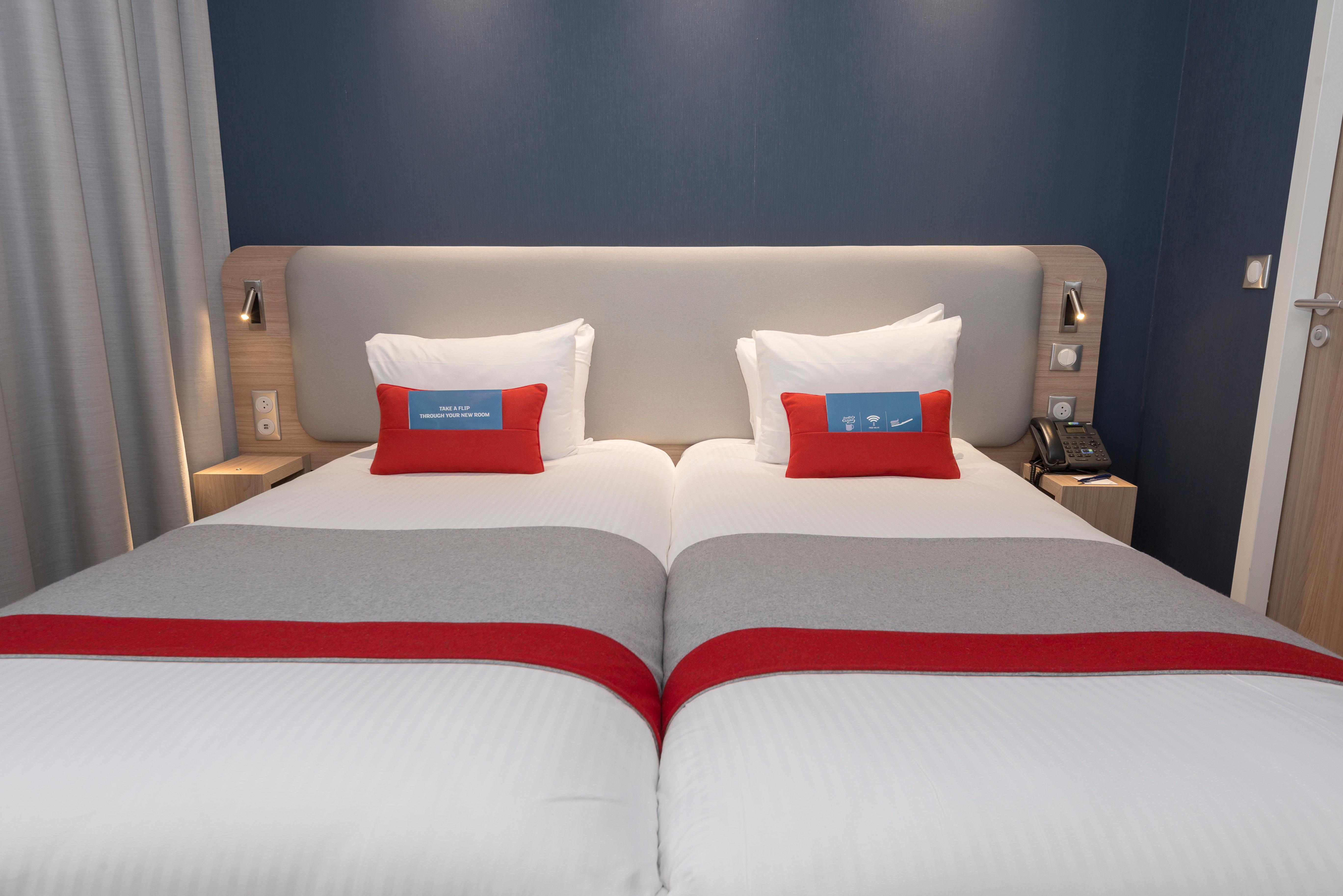 Holiday Inn Express Paris - Velizy By Ihg Exterior photo