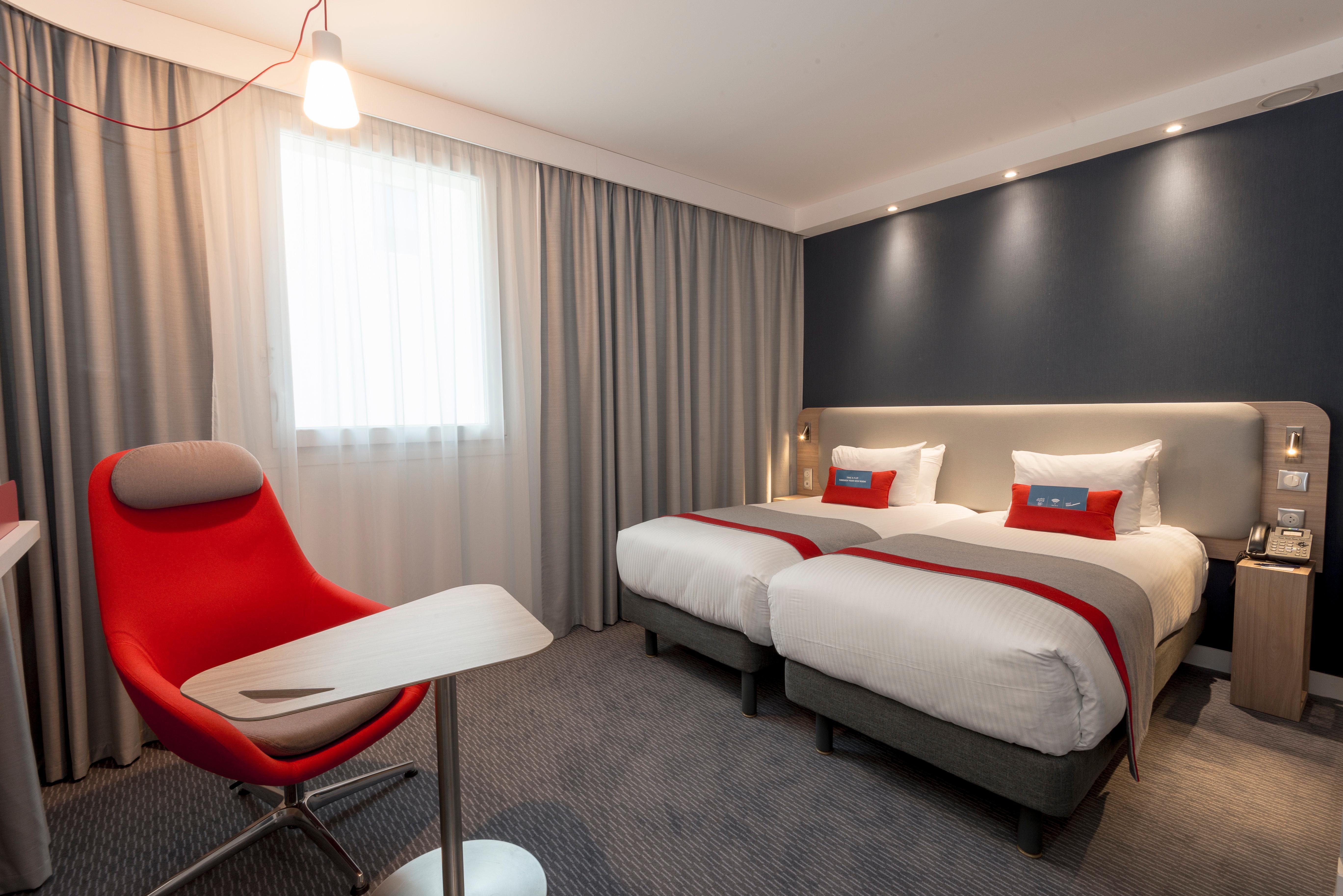 Holiday Inn Express Paris - Velizy By Ihg Exterior photo
