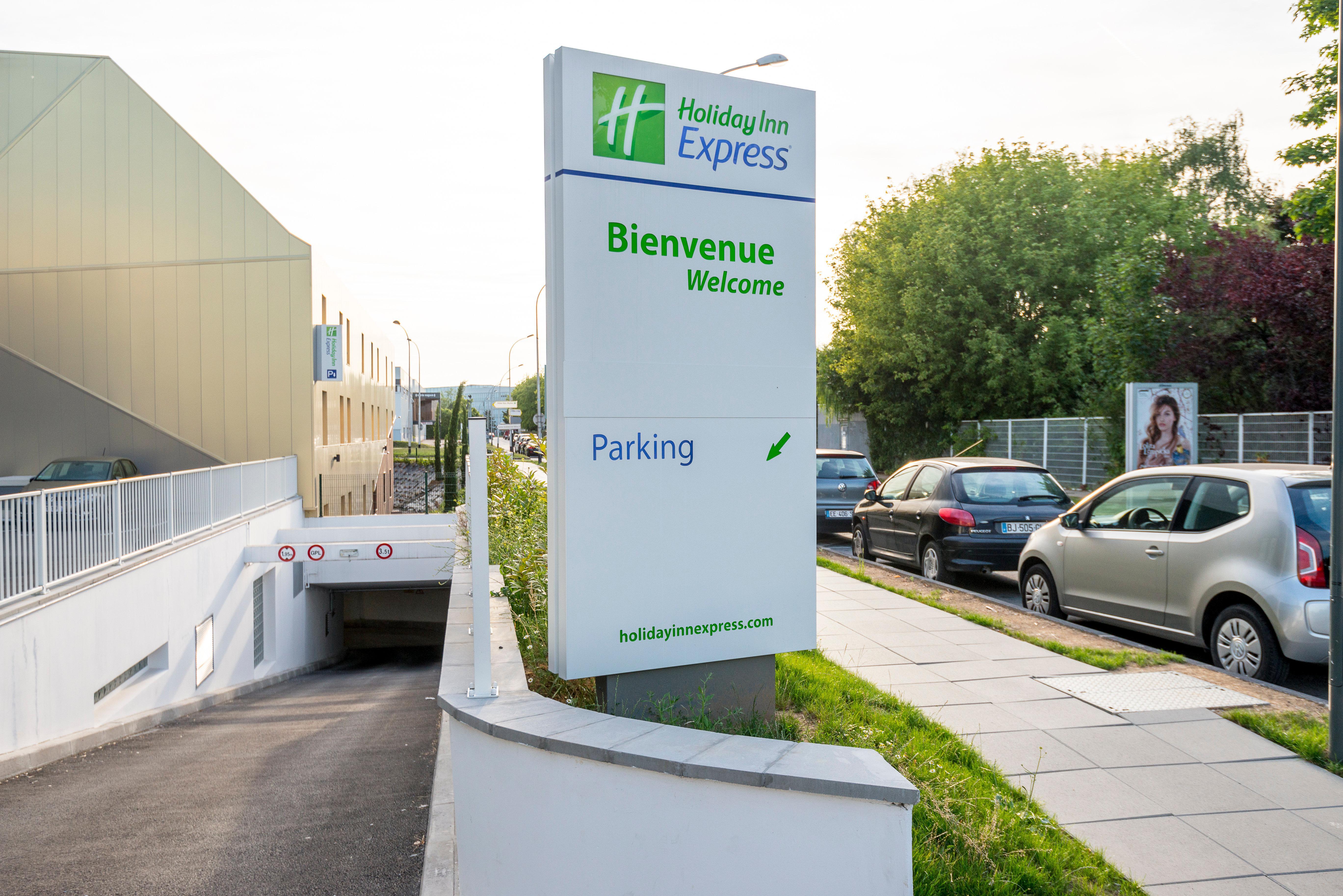 Holiday Inn Express Paris - Velizy By Ihg Exterior photo