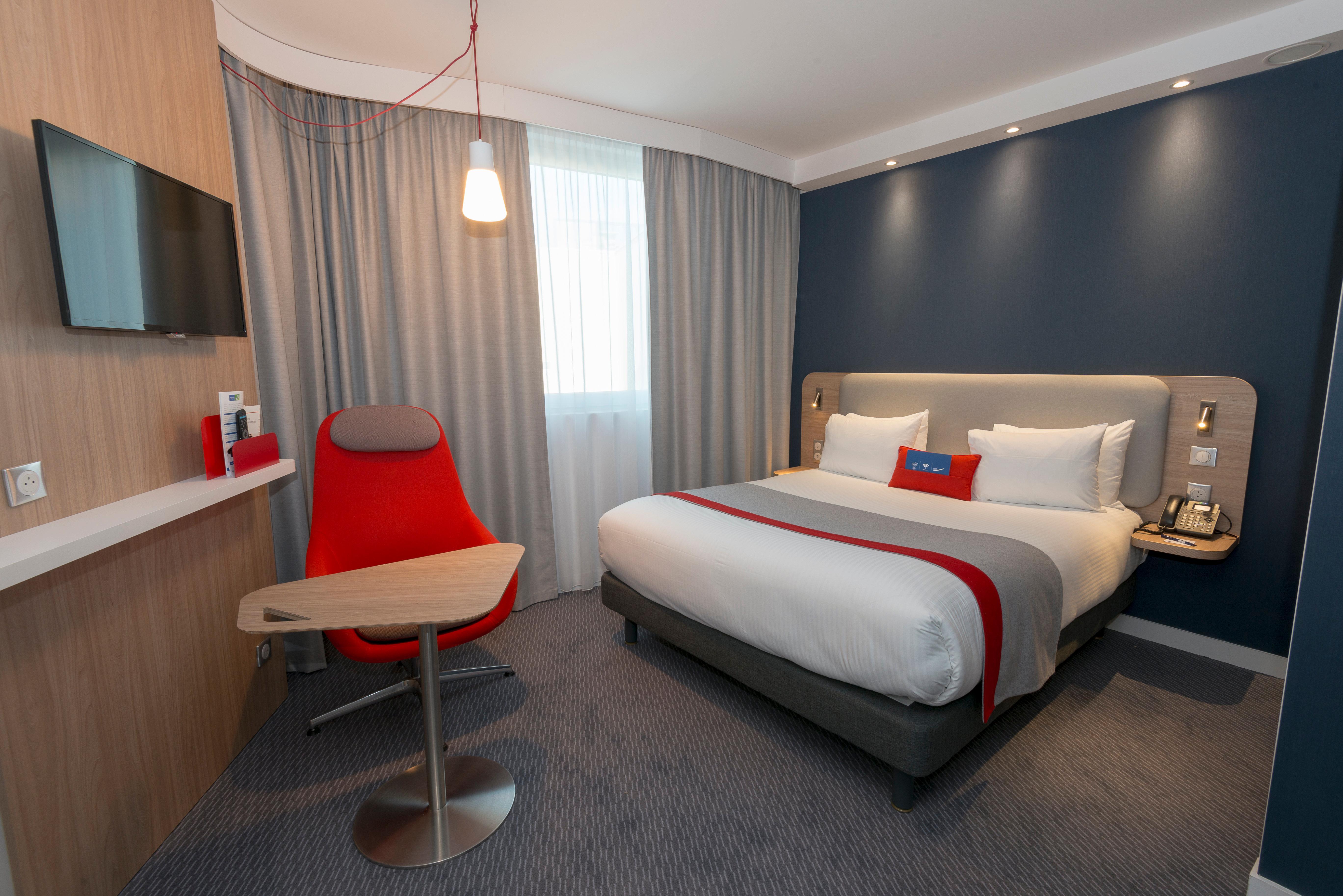 Holiday Inn Express Paris - Velizy By Ihg Exterior photo