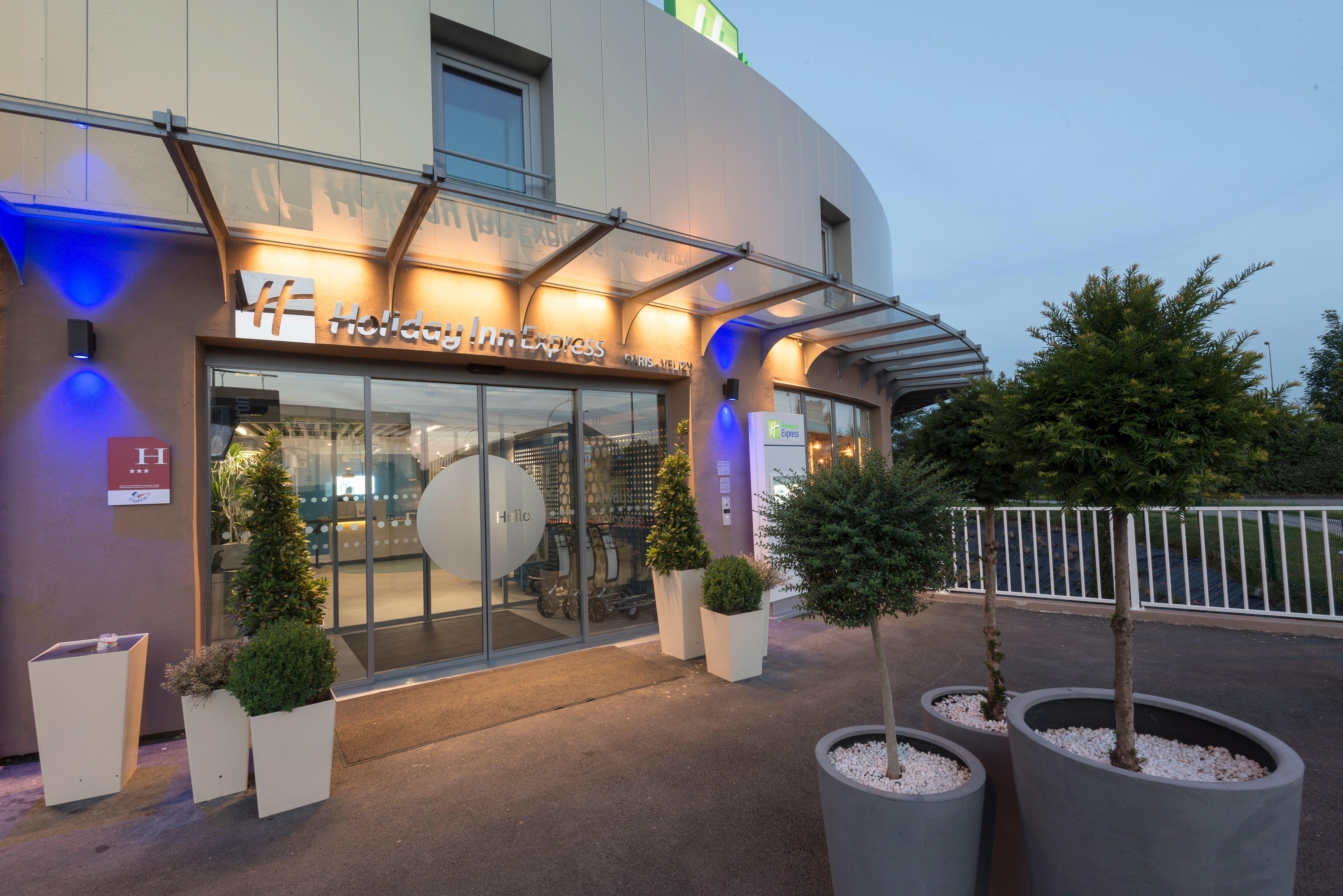 Holiday Inn Express Paris - Velizy By Ihg Exterior photo
