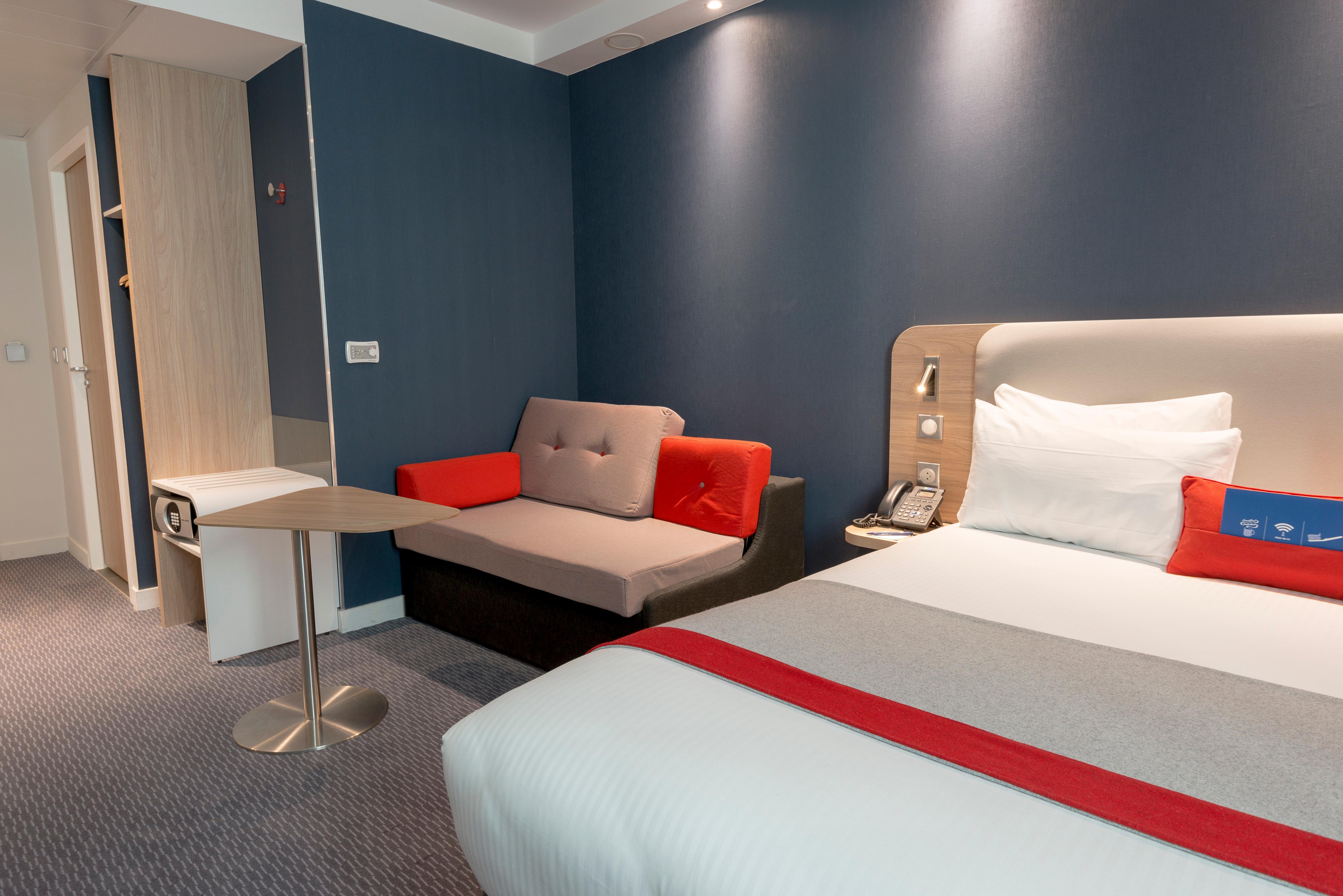 Holiday Inn Express Paris - Velizy By Ihg Exterior photo