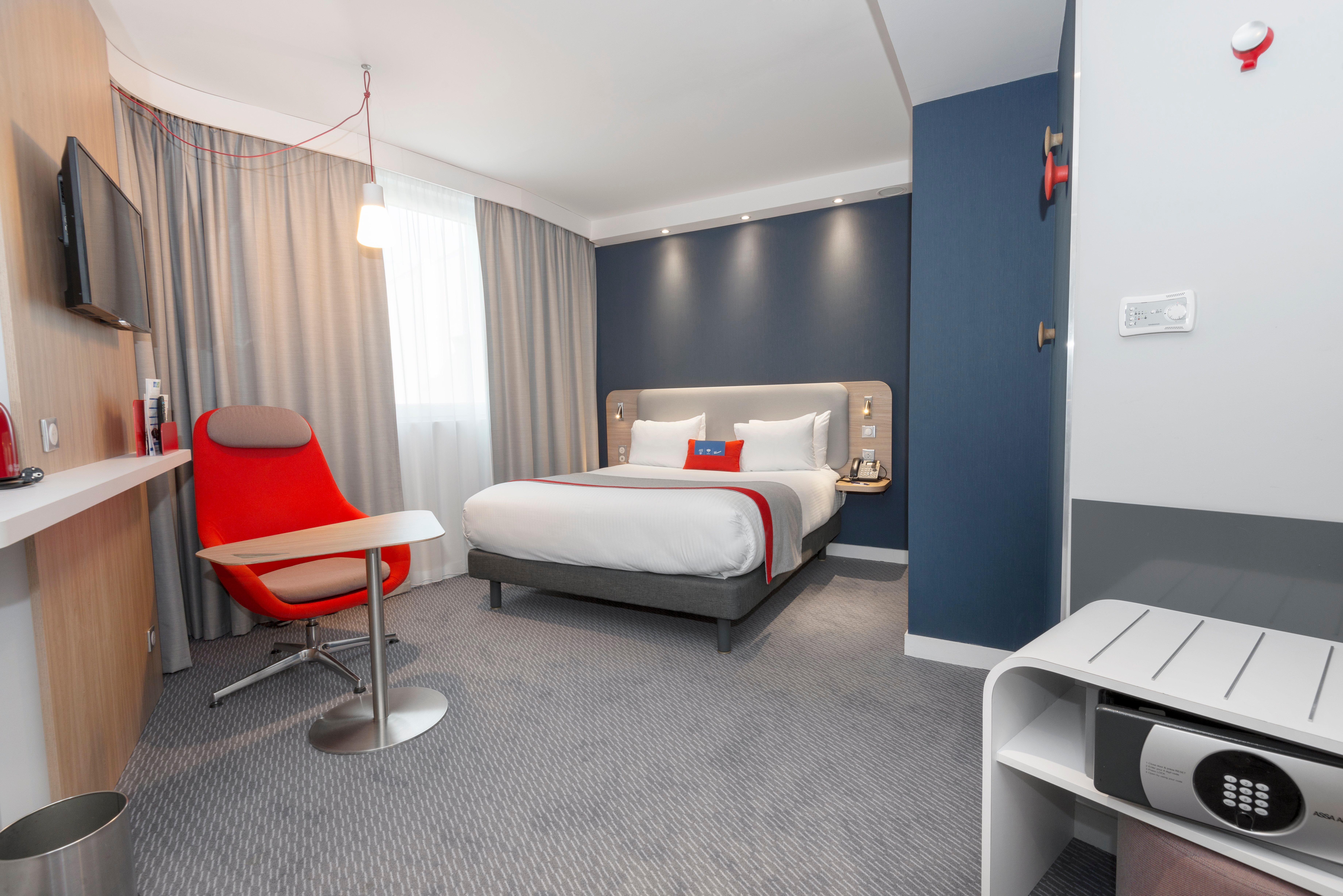 Holiday Inn Express Paris - Velizy By Ihg Exterior photo