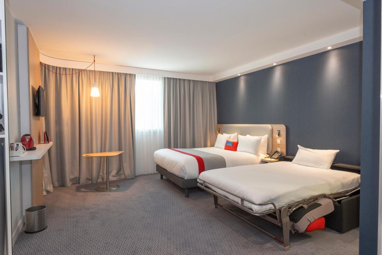 Holiday Inn Express Paris - Velizy By Ihg Exterior photo