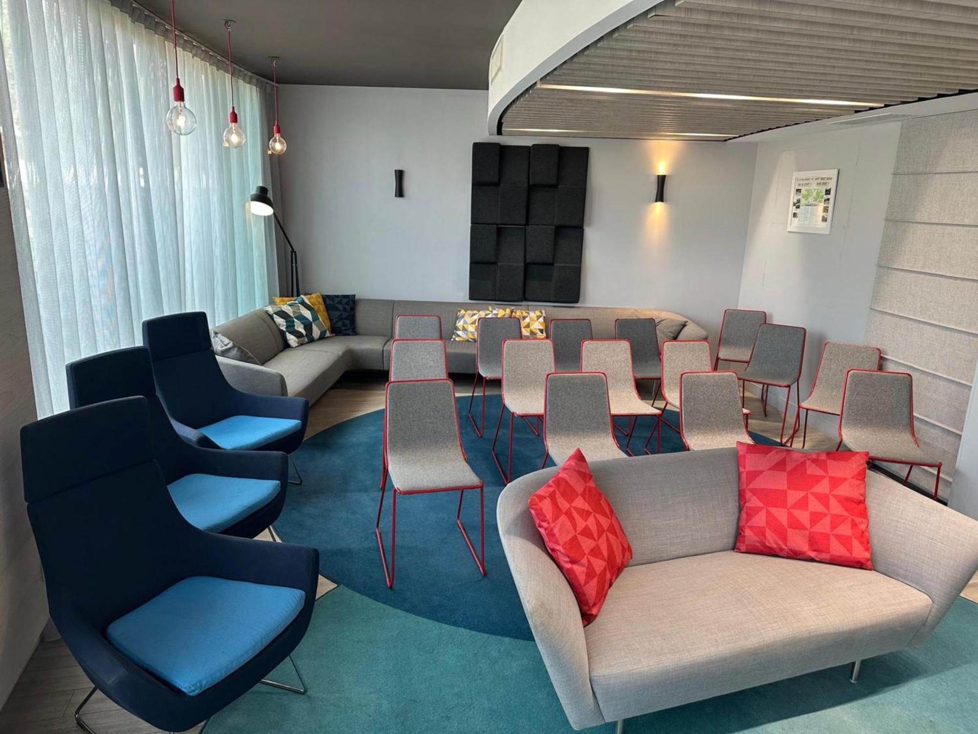 Holiday Inn Express Paris - Velizy By Ihg Exterior photo