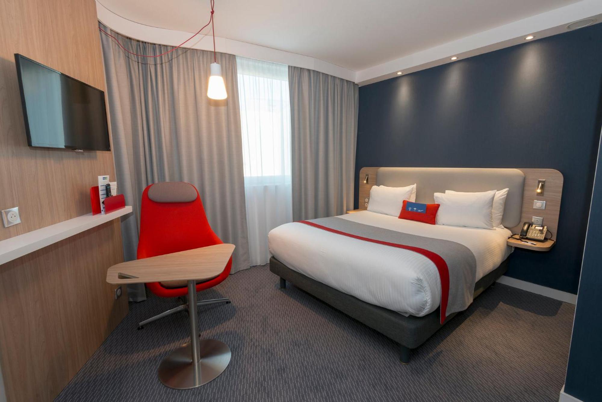 Holiday Inn Express Paris - Velizy By Ihg Exterior photo