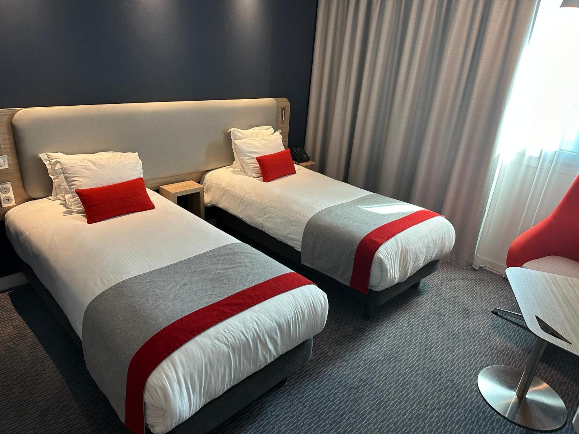 Holiday Inn Express Paris - Velizy By Ihg Exterior photo