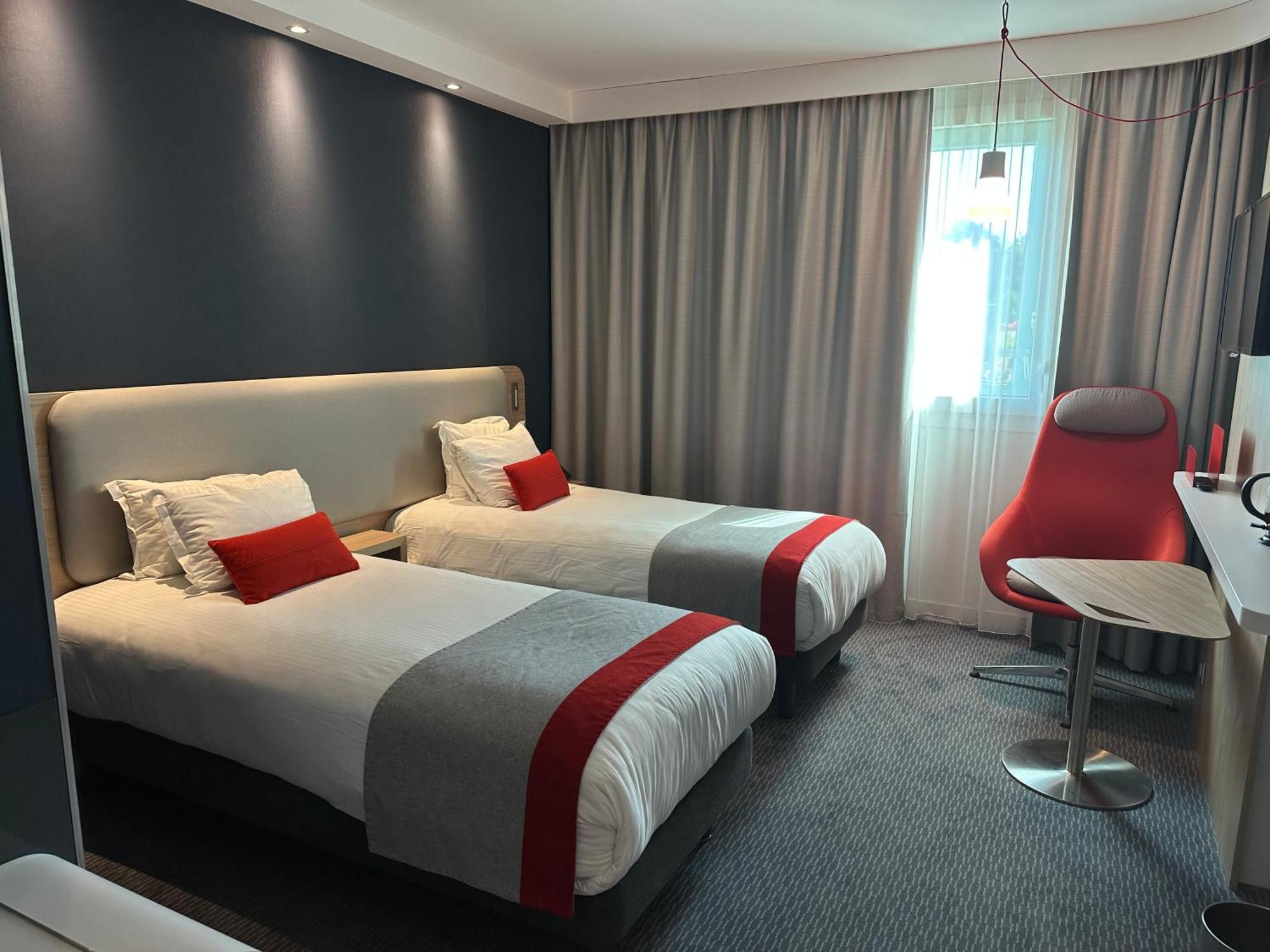 Holiday Inn Express Paris - Velizy By Ihg Exterior photo