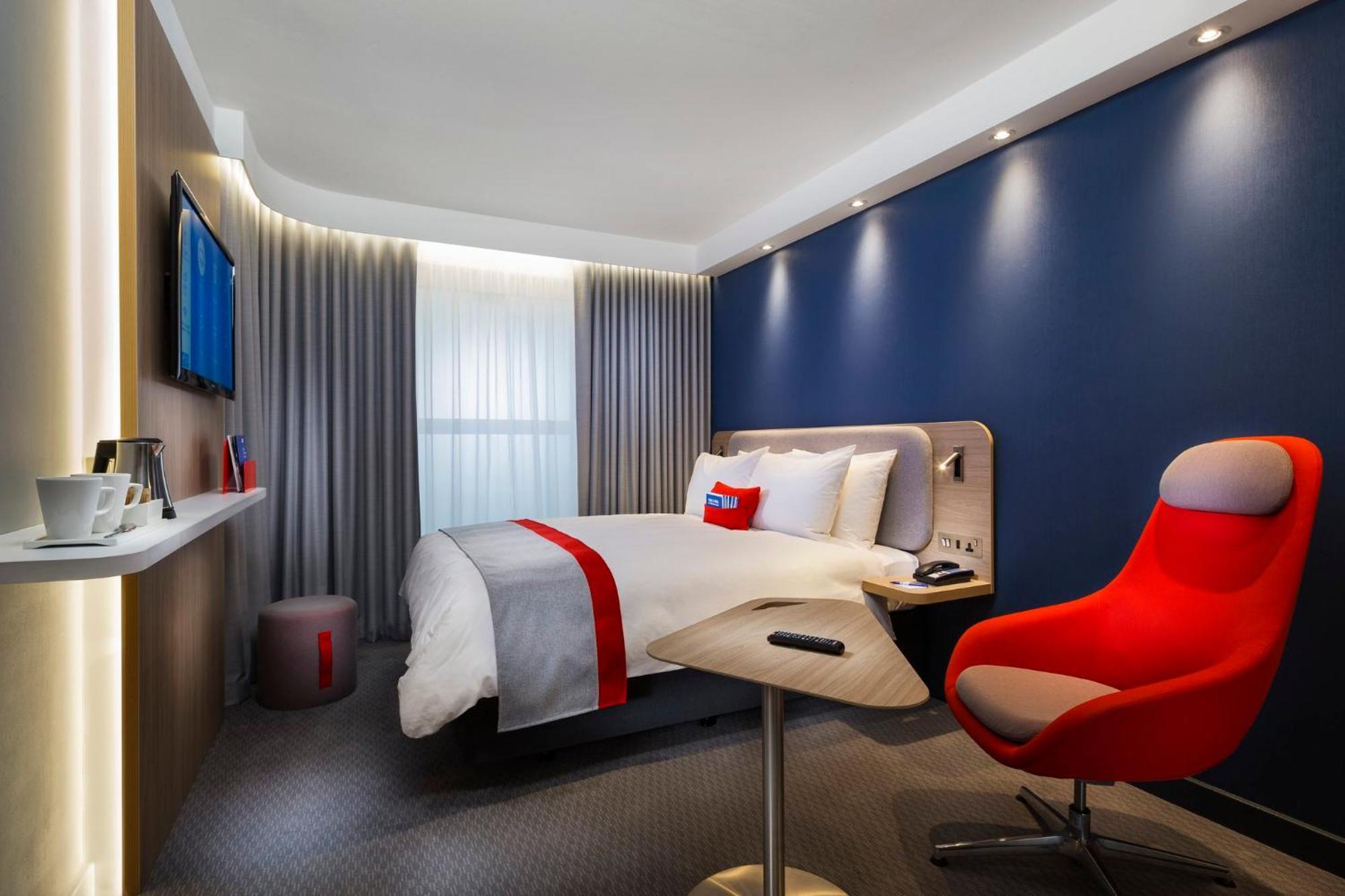 Holiday Inn Express Paris - Velizy By Ihg Exterior photo